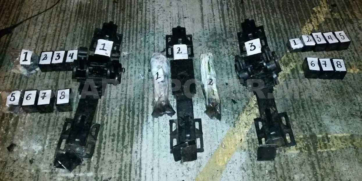 Entre fierros, también hallaron más de 3 kilos de cocaína.