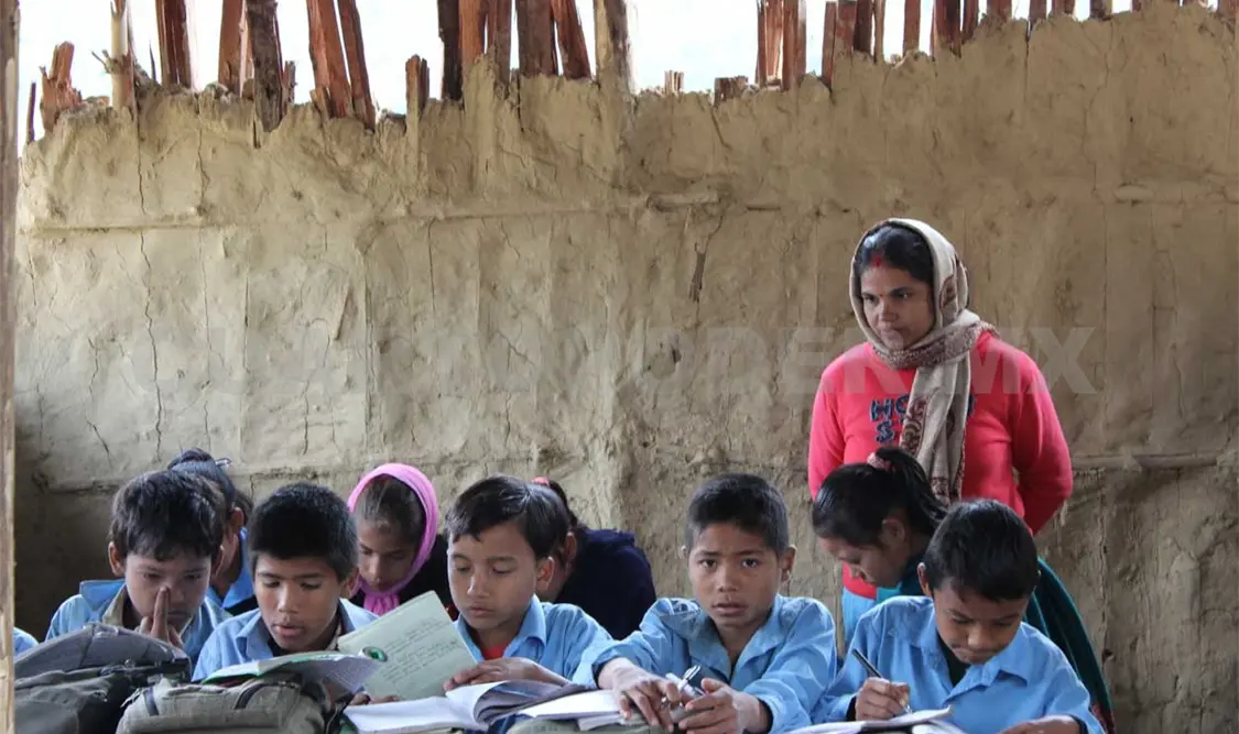 Tras sismo en Nepal, escuelas reabren