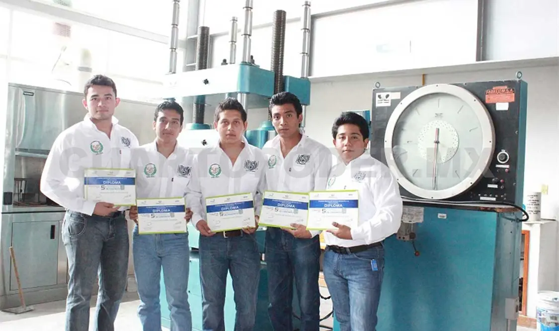 Alumnos de ingeniería obtienen reconocimiento nacional