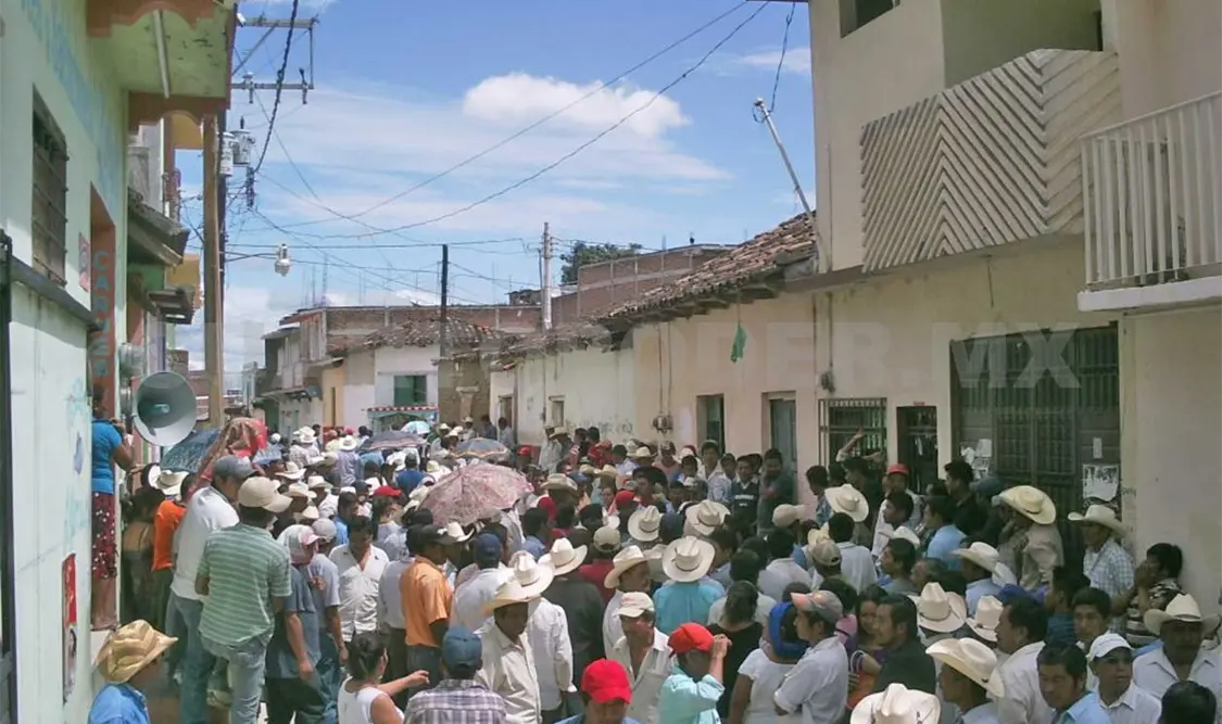 Acusan a comuneros de robo de tierras