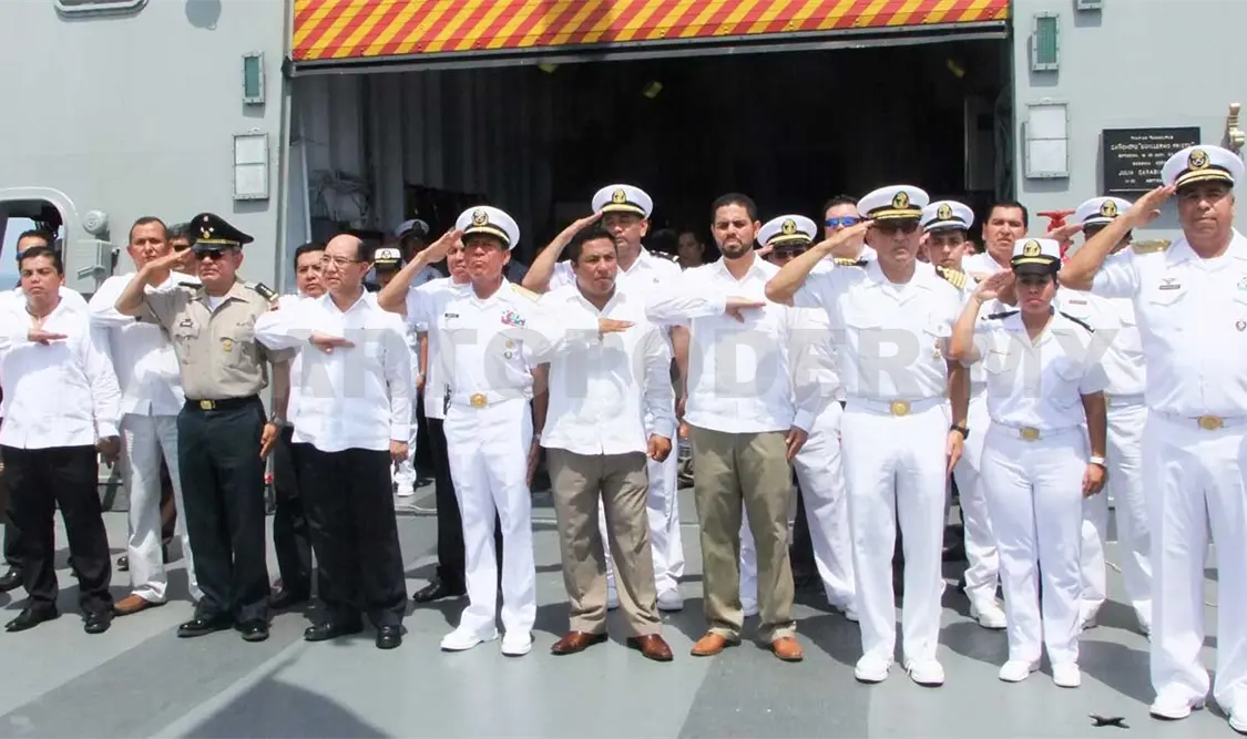 Reconocen entrega y valentía de marinos