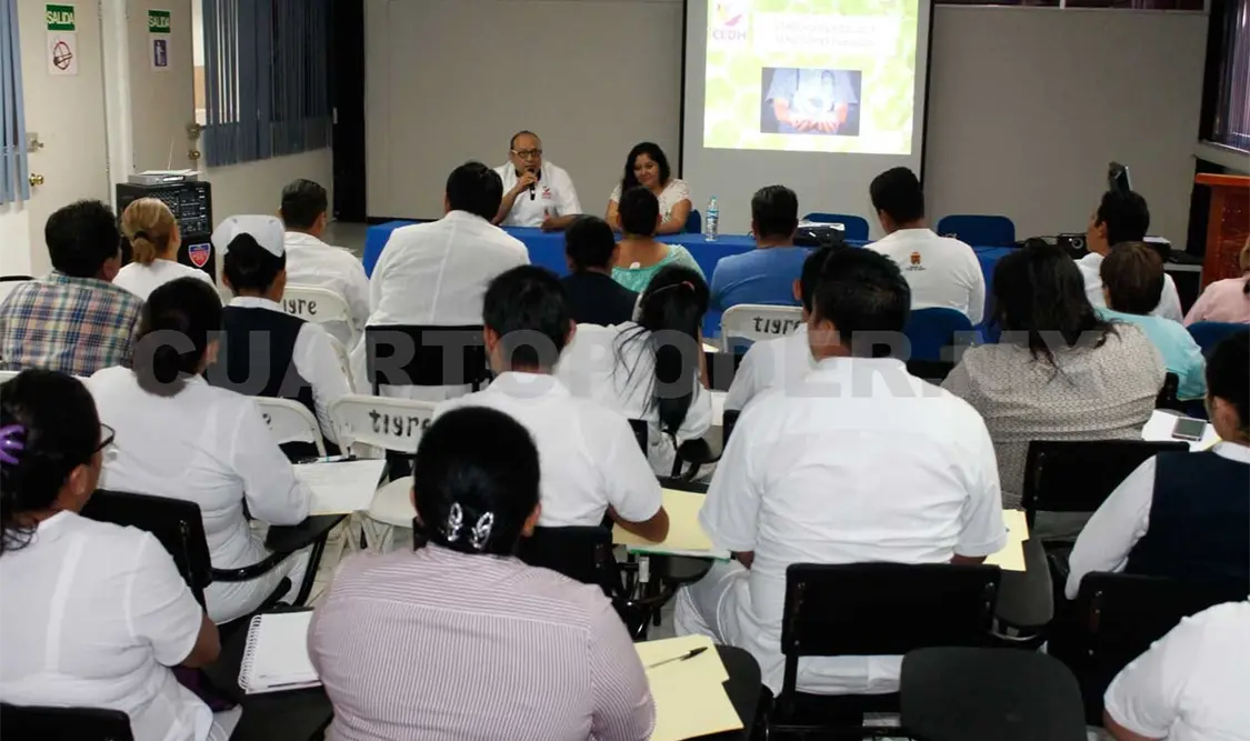 Curso al sector salud sobre trato a pacientes