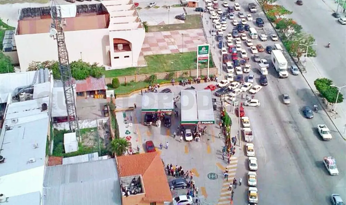 Ciudadanos hacen cola para obtener gasolina “gratis”