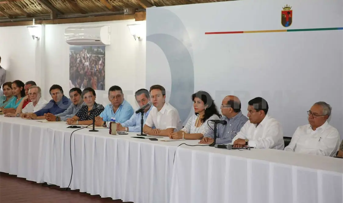 Atiende gobierno a empresarios y comerciantes