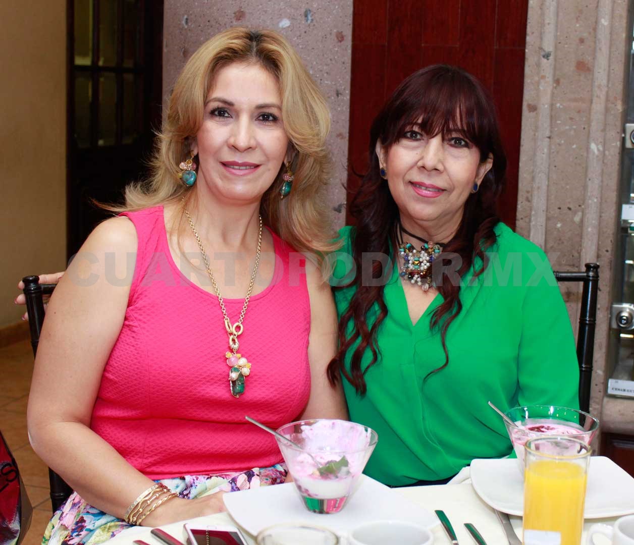 Desayuno de bellas mujeres