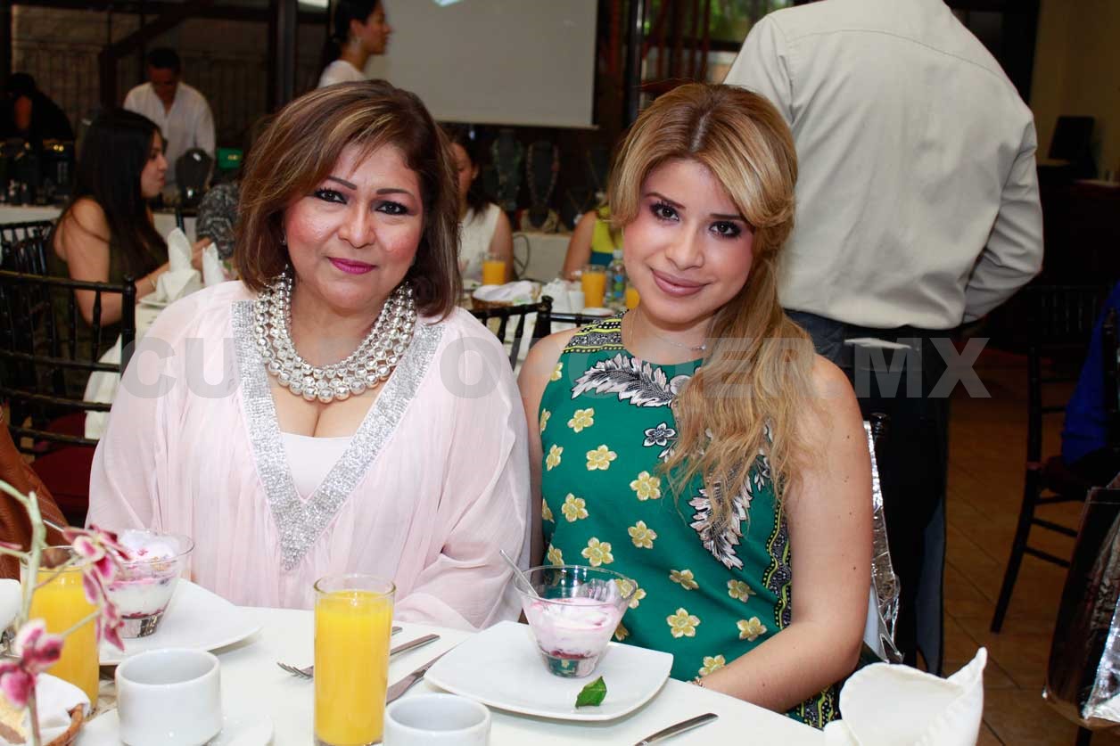 Desayuno de bellas mujeres