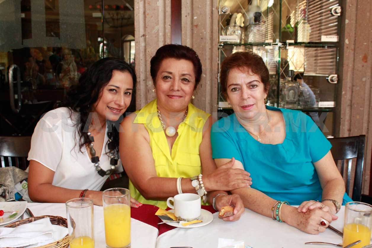 Gloria Luna, de manteles largos