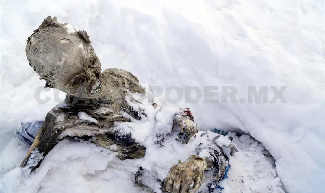 Bajan cuerpo momificado del Pico de Orizaba