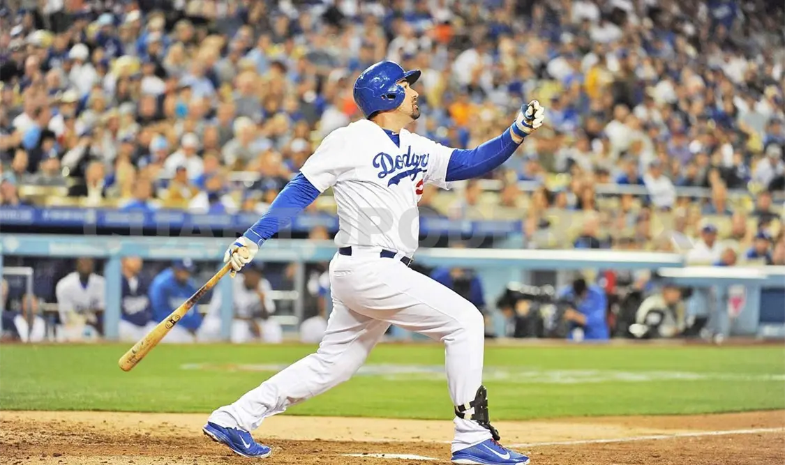 Aceptable labor de Adrián González