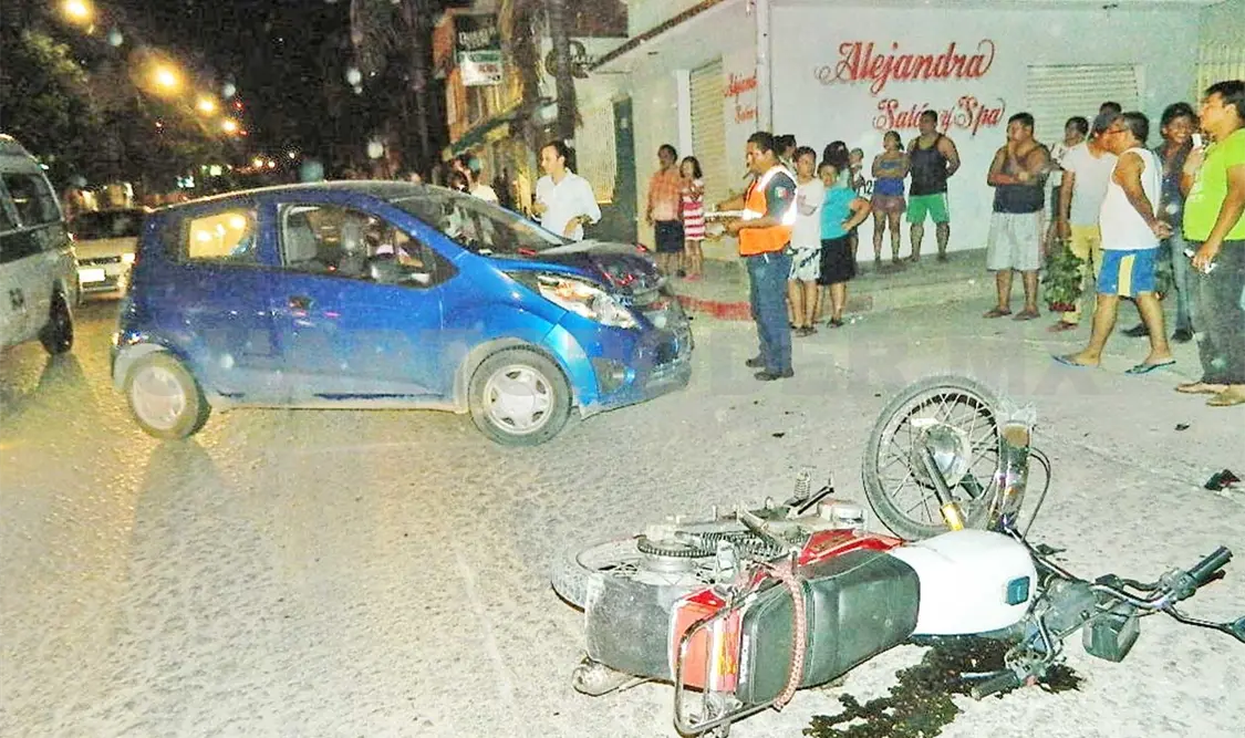 Policía arrollado en cruce de semáforo