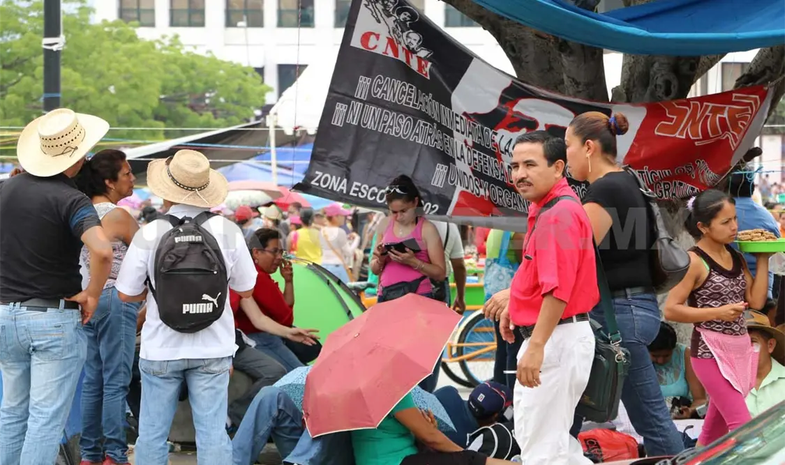 Ayer, en el quinto día de paro de labores escolares, los maestros de Chiapas y Oaxaca intensificaron sus acciones de protesta. Alejandro Aguilar / CP