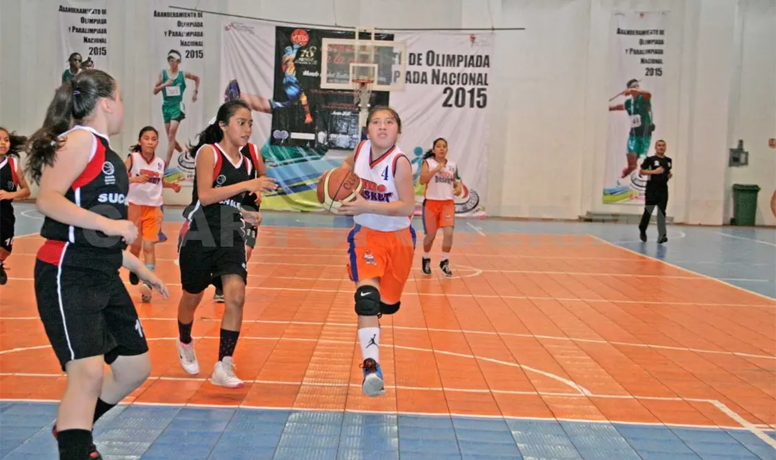 En primera instancia, Mundo Basket Comitán se midió a Nacayumbá de Suchiapa, en un cotejo que dio apertura al torneo.