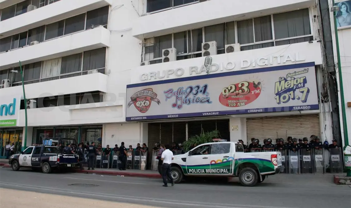 Intentan maestros tomar radiodifusoras