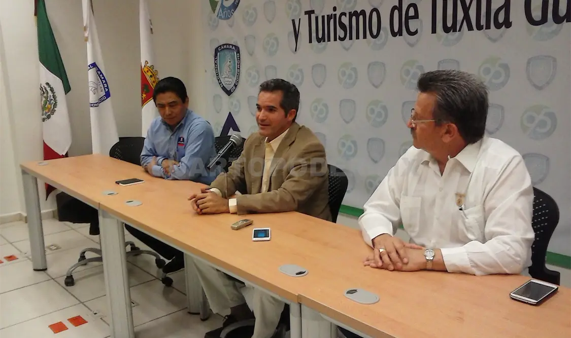Antoine Ducrot y ejecutivos de la Canaco Servytur. Sergio Granda. CP
