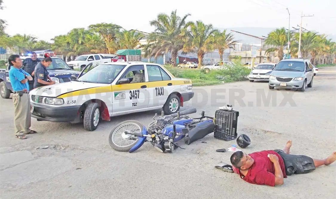 Taxista imprudente lesiona a hermanos