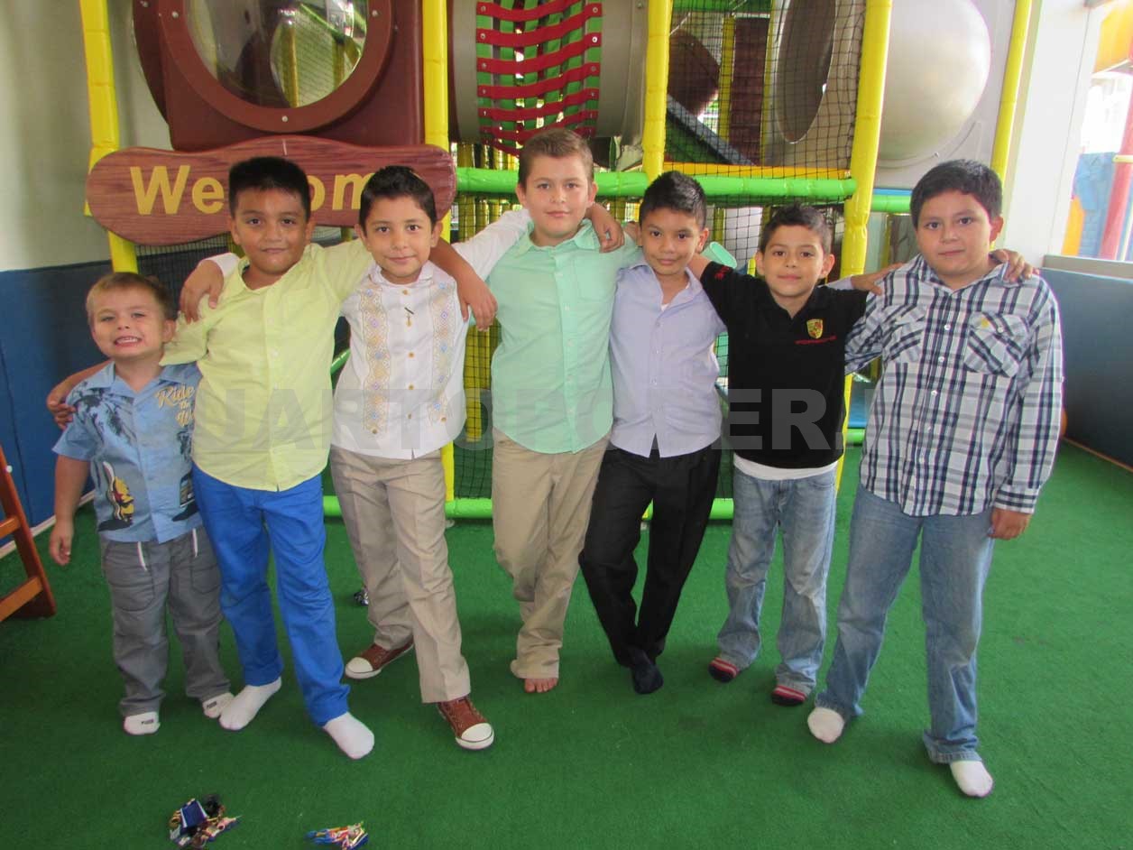 Derick recibió la comunión