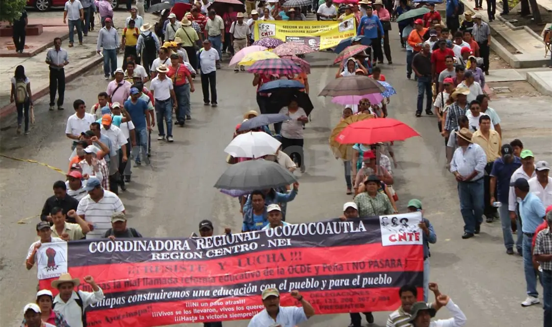 Docentes disidentes aumentan protestas