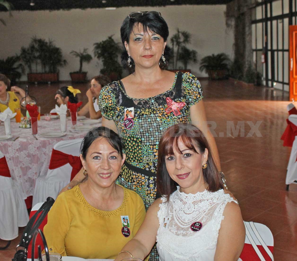 Elisa pronto caminará hacia el altar