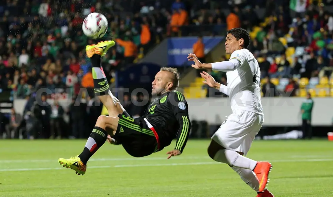 México empata a cero con Bolivia