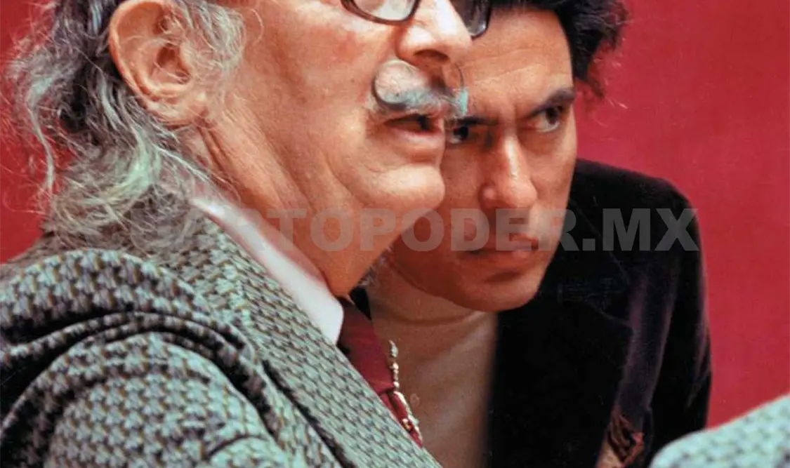Salvador Dalí con su amigo y director de su museo, Antonio Pitxot