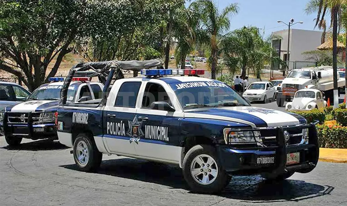 Policías patrullaron la zona para localizar a los asaltantes, pero hasta anoche no había un sospechoso detenido. Rafael Cabrera / CP