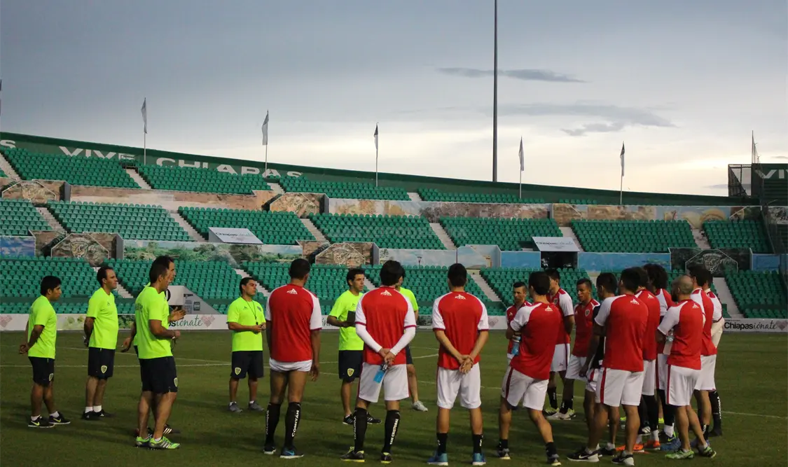 La Volpe tuvo su primera charla con los jugadores, de quienes dijo que están comprometidos con el equipo. Cortesía