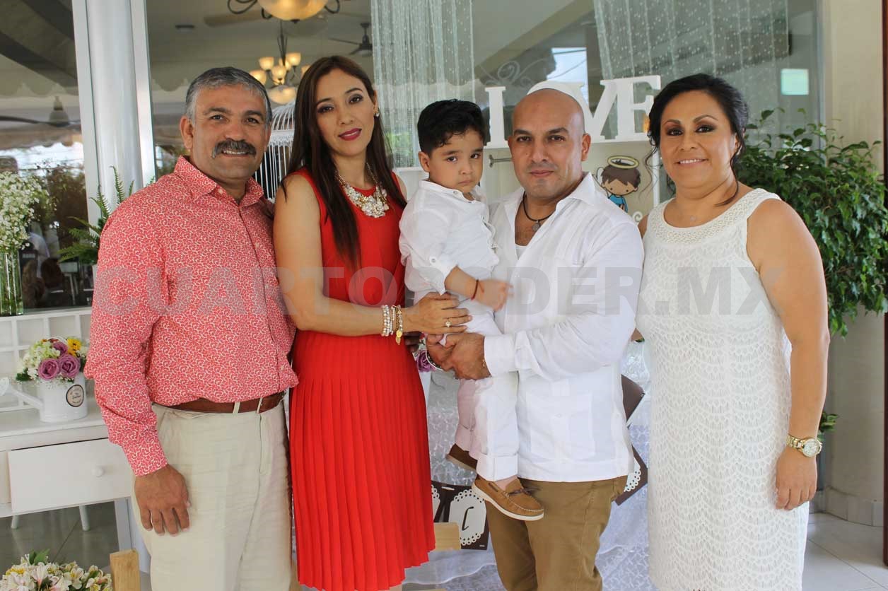 Emiliano recibió el primer sacramento