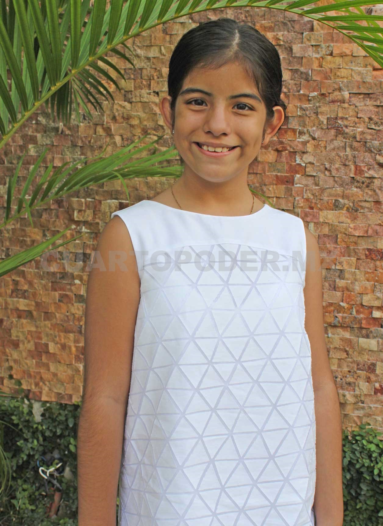 Karina recibió el bautismo