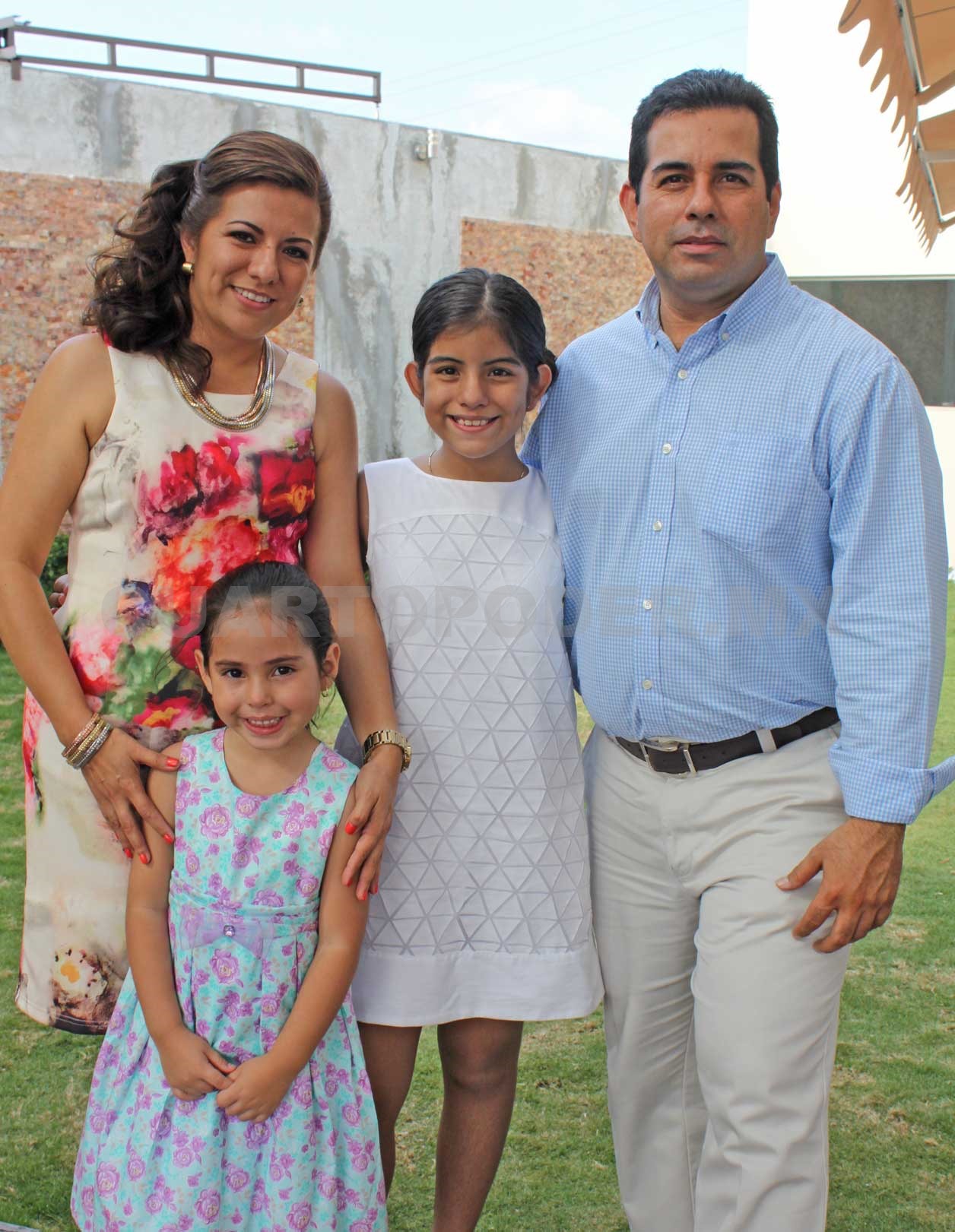 Karina recibió el bautismo