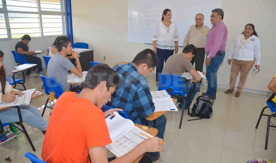 Presentan 11 mil jóvenes examen de admisión