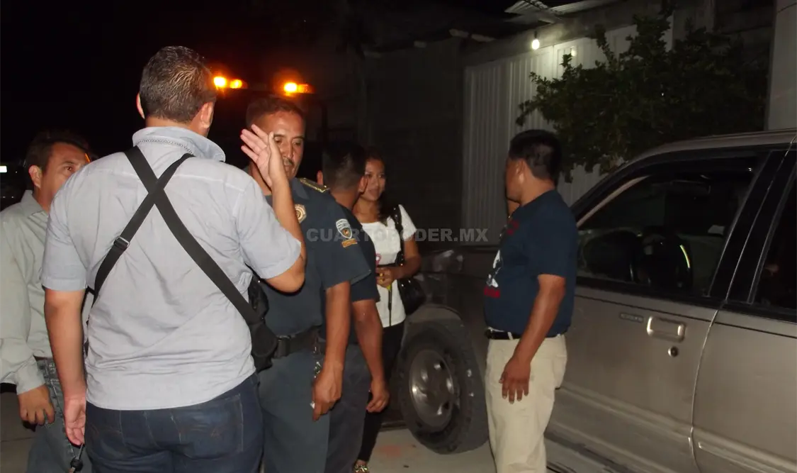 Un profesor que conducía en estado de ebriedad, provocó un accidente y huyó. Al ser atrapado agredió a los oficiales. A. Alegría / CP