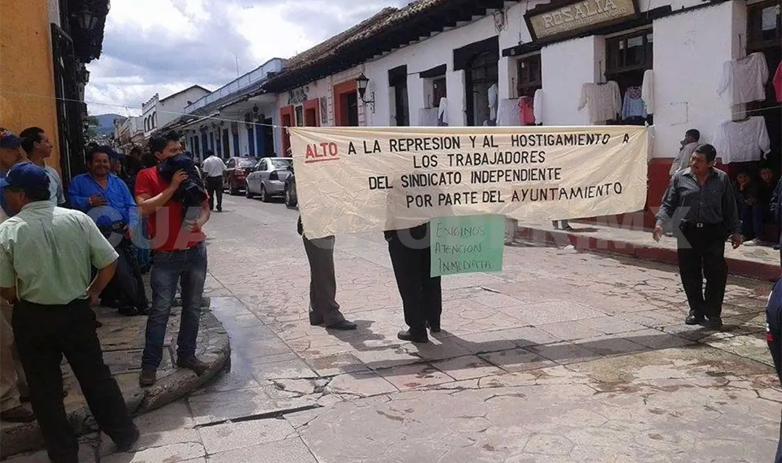 Trabajadores bloquean el centro de la ciudad