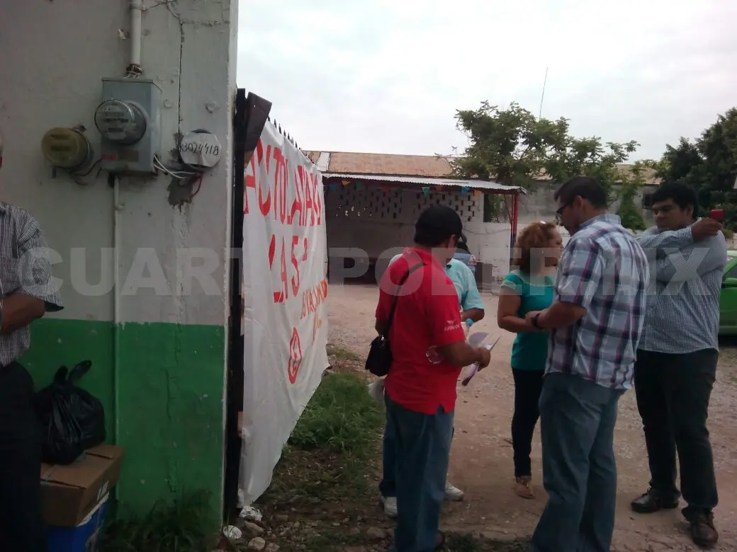 Por violar los permisos de usos del suelo, el ayuntamiento tuxtleco clausuró una terminal de taxis foráneos. Cortesía