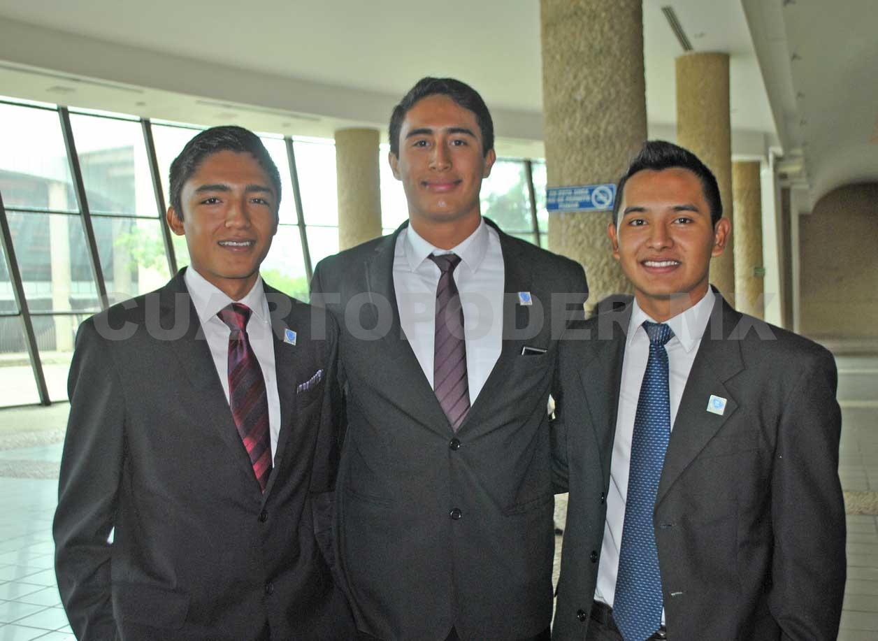 Celebran ceremonia de graduación