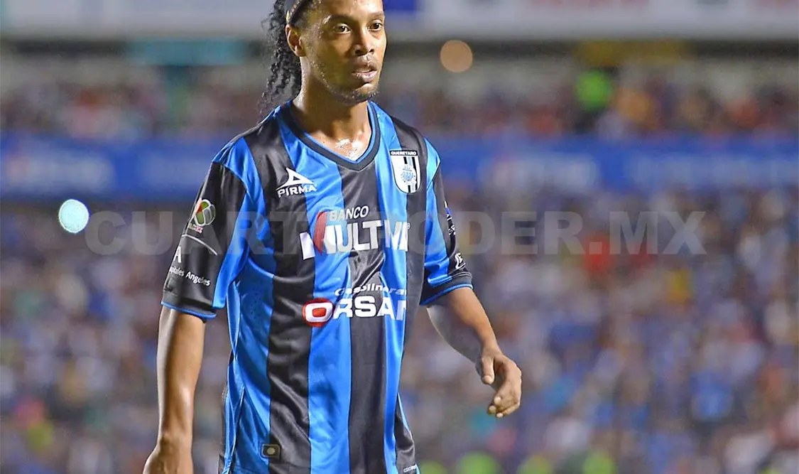 Oficializa partida de Ronaldinho