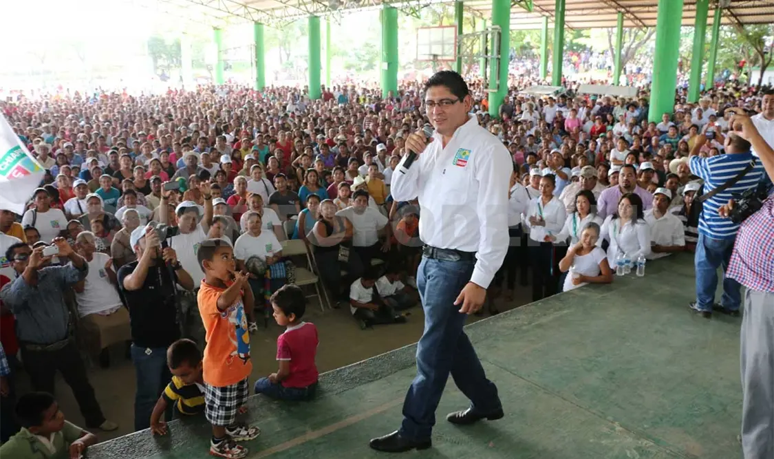 Mitin político abre campaña de Rusbel Urbina