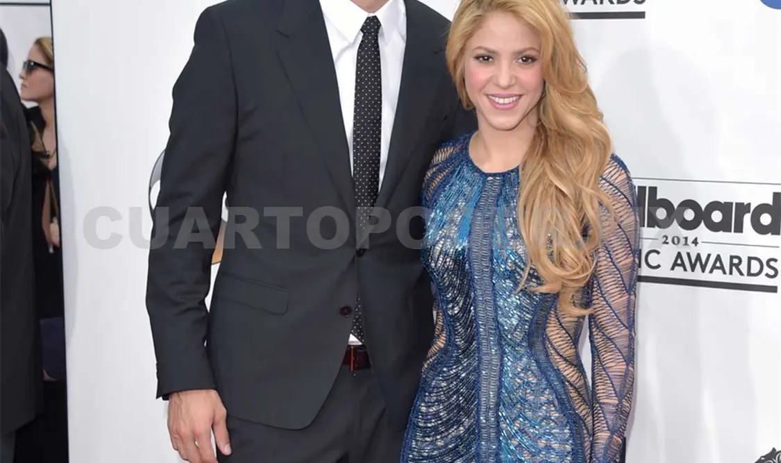 Gerard Piqué le canta a Shakira