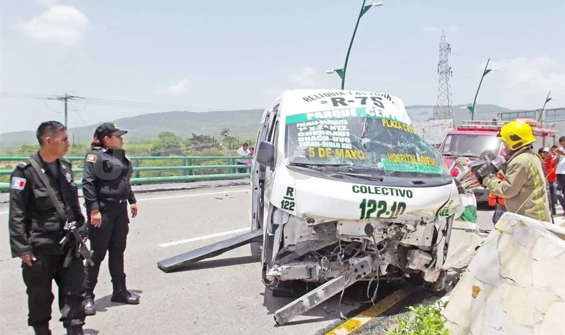 Joven colectivero muere prensado