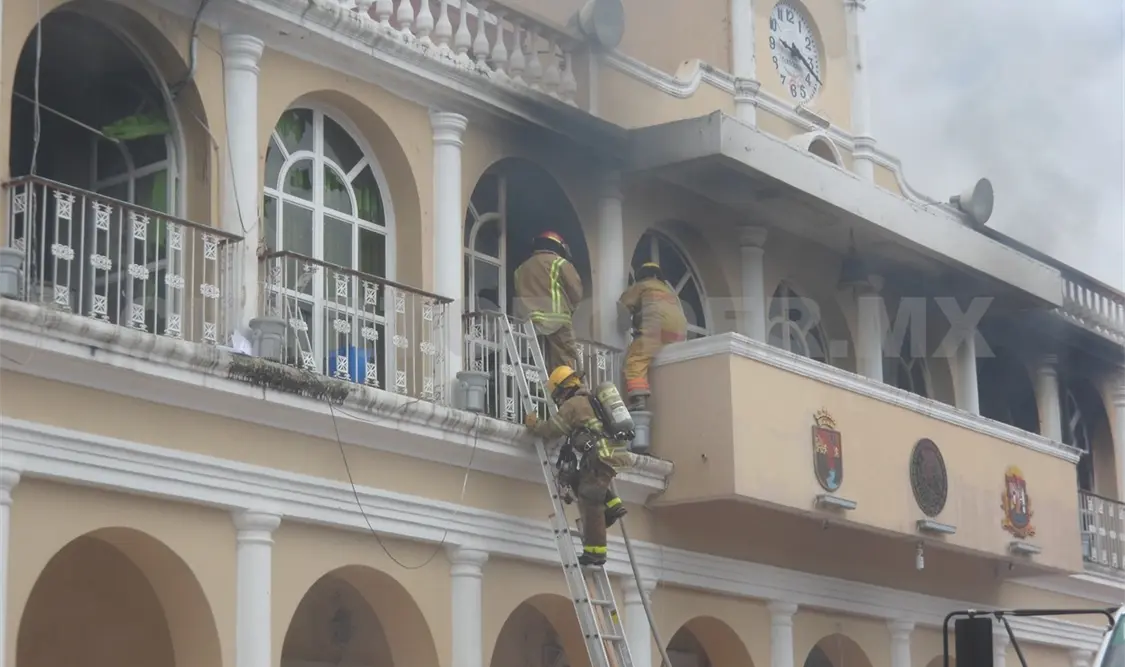 El Palacio Municipal resultó con graves daños. CP