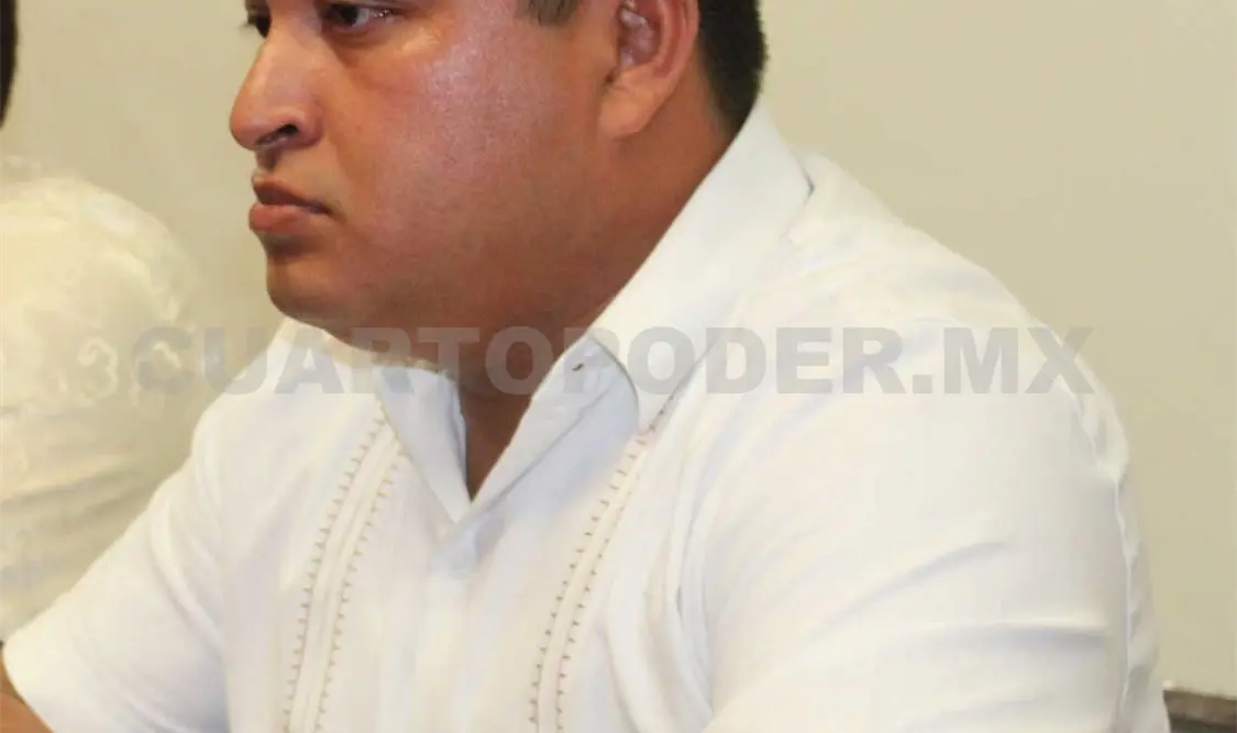José de Jesús Matus Marina, director general, y Miguel Ernesto Cortés, cordinador, ambos pertenecientes al Conjunto Folclórico Magisterial