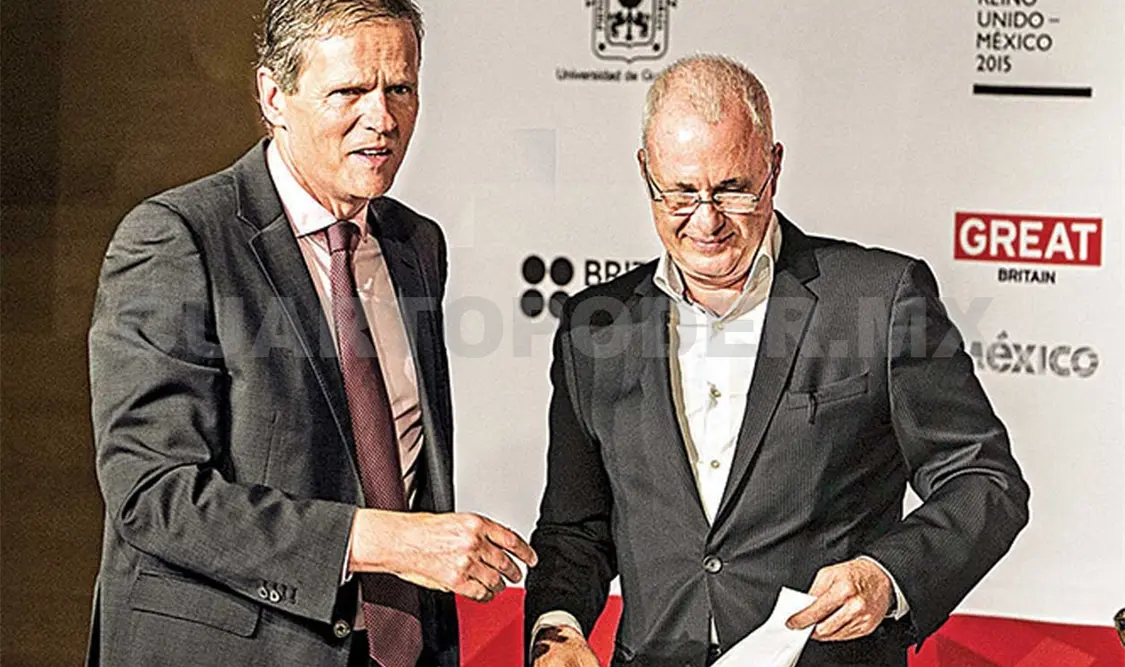 Duncan Taylor, embajador de Reino Unido, y Raúl Padilla, presidente de la FIL Guadalajara