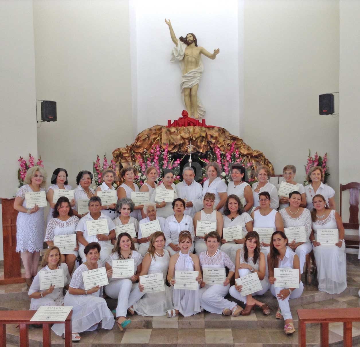Festejan graduación de grupo bíblico