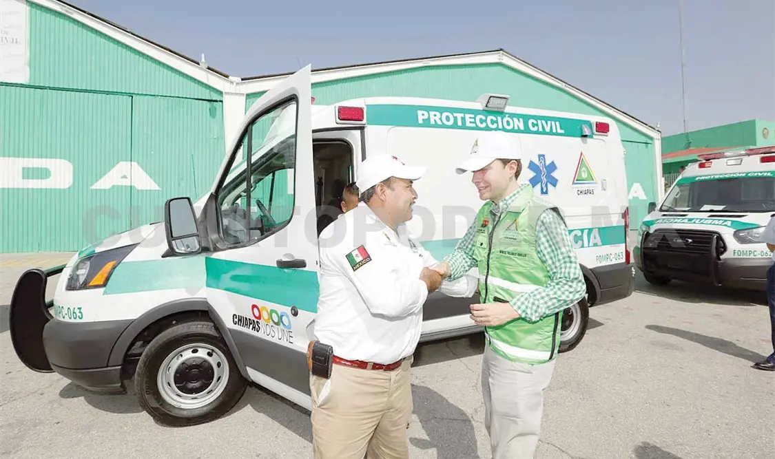 MVC estuvo presente en la entrega de Unidades de Protección Civil de 16 municipios. CP