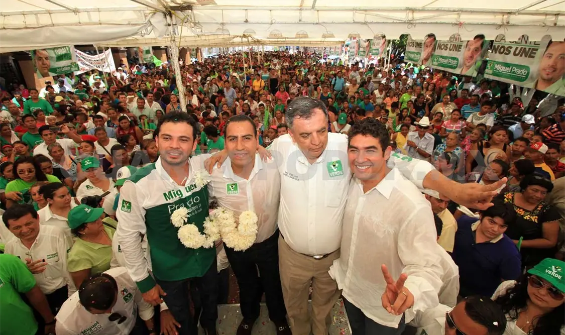 Candidatos, militantes y Ramírez Aguilar. CP