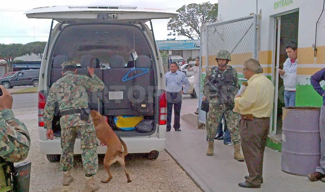 Operativo policíaco-militar en las centrales de transporte de Comitán y Palenque.