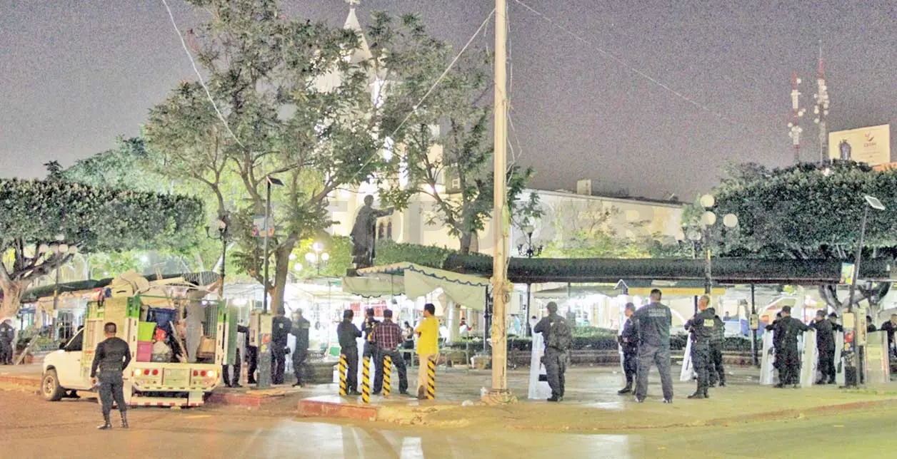 Operativo sorpresa desaloja ambulantes del Centro