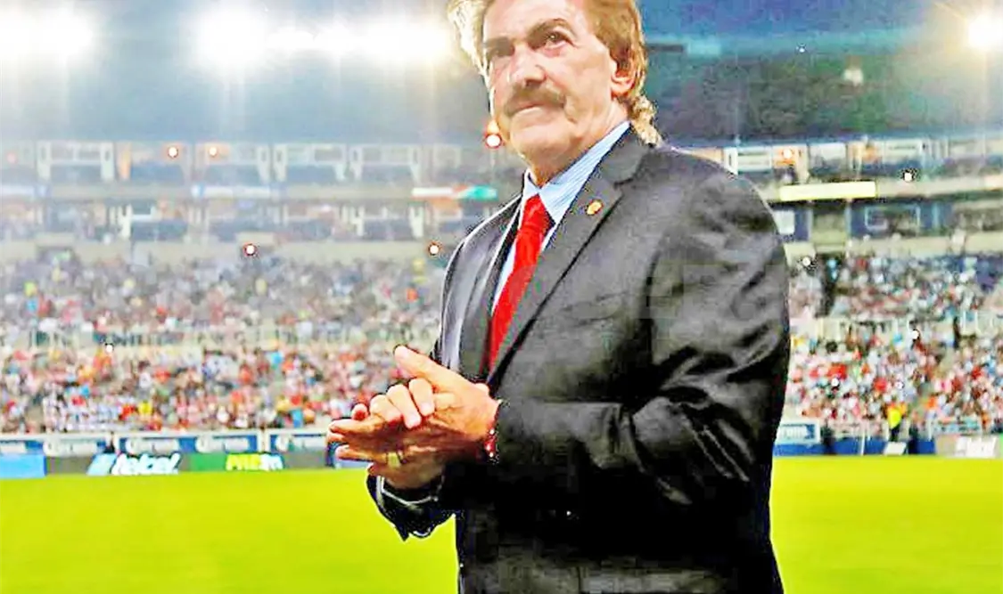La Volpe no defiende a directivos, sí a jugadores