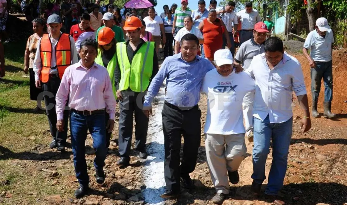 Reconoce labor de ingenieros en su día