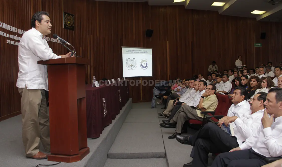La ponencia se efectuó en el marco de la firma de convenio entre la Unach y el STJE. Guillermo Ramos / CP.