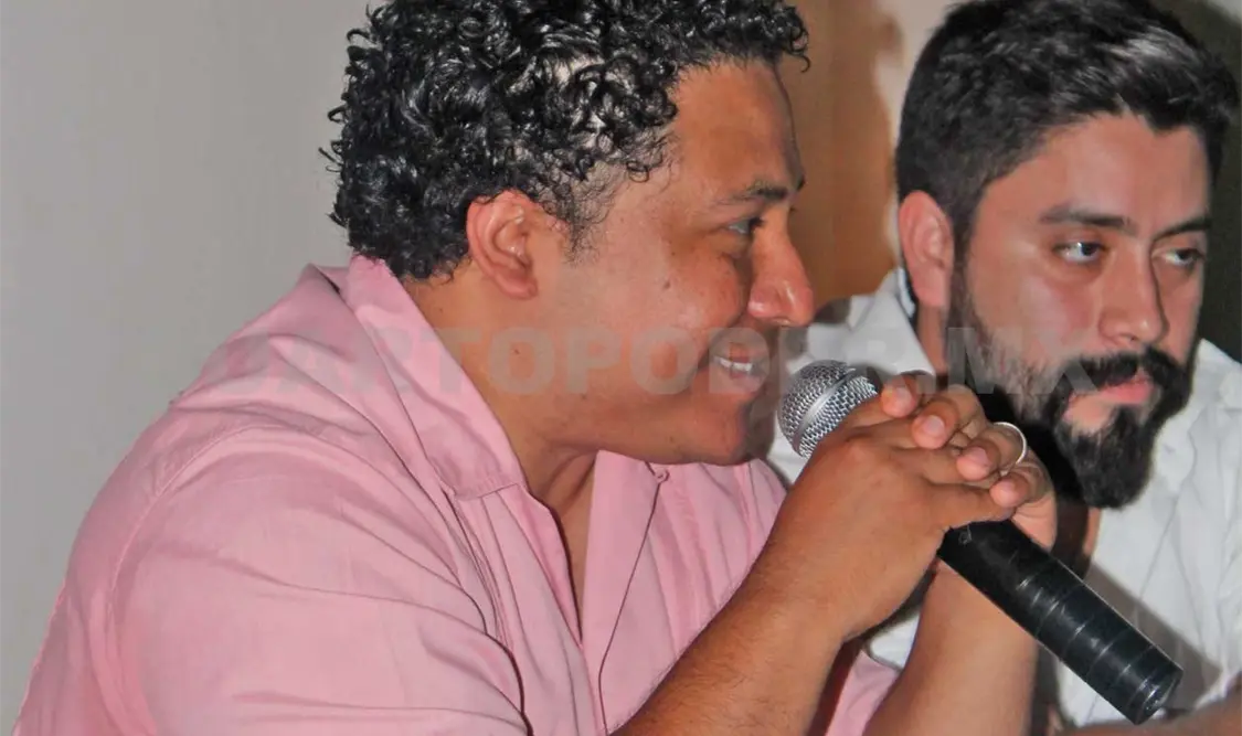 Presentan libro Los disfraces del fuego